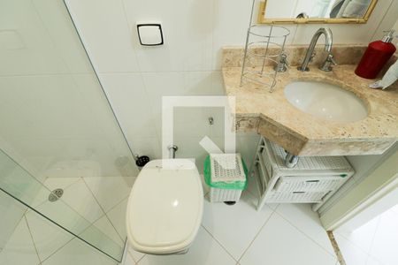 Casa à venda com 205m², 3 quartos e 4 vagasBanheiro de Serviço