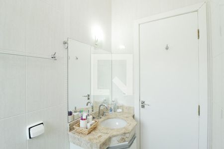 Casa à venda com 205m², 3 quartos e 4 vagasBanheiro da Suíte 2