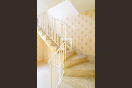 Casa à venda com 145m², 2 quartos e 1 vagaEscadas