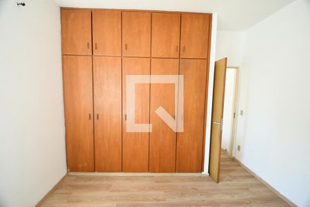 Quarto de apartamento à venda com 1 quarto, 66m² em Vila Itapura, Campinas