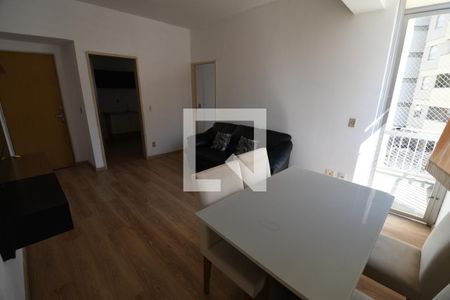 Sala de apartamento à venda com 1 quarto, 66m² em Vila Itapura, Campinas