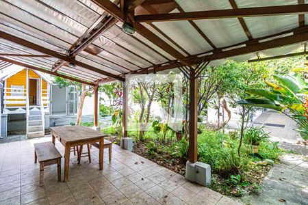 Casa para alugar com 400m², 3 quartos e 6 vagasRancho