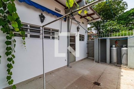 Casa para alugar com 400m², 3 quartos e 6 vagasQuintal