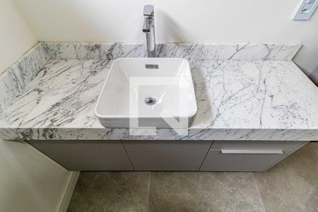 Casa para alugar com 400m², 3 quartos e 6 vagasBanheiro social