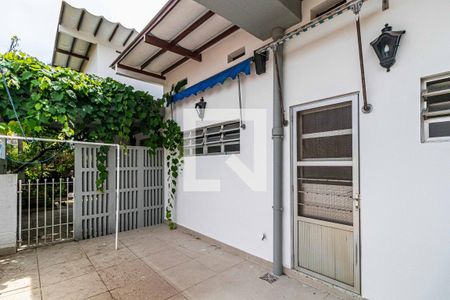 Casa para alugar com 400m², 3 quartos e 6 vagasQuintal