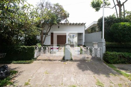 Casa para alugar com 400m², 3 quartos e 6 vagasFachada