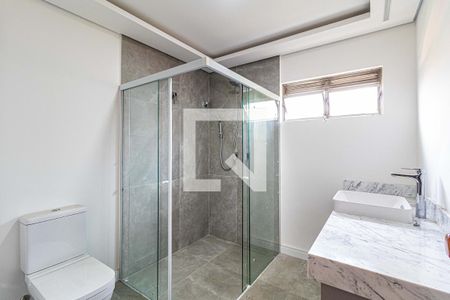 Casa para alugar com 400m², 3 quartos e 6 vagasBanheiro social