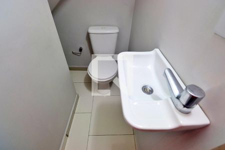 Casa à venda com 70m², 2 quartos e 2 vagasLavabo