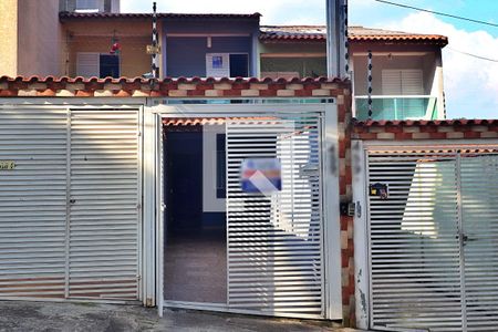 Casa à venda com 70m², 2 quartos e 2 vagasFachada
