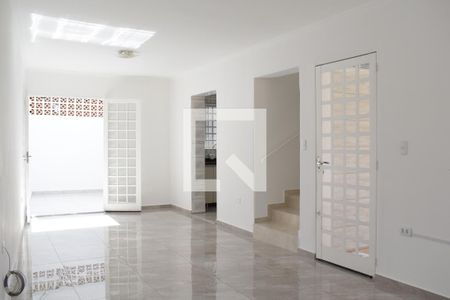 Sala de casa de condomínio para alugar com 3 quartos, 117m² em Bacacheri, Curitiba