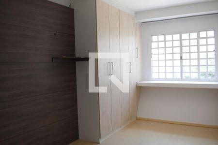 Quarto 1 de casa de condomínio para alugar com 3 quartos, 117m² em Bacacheri, Curitiba