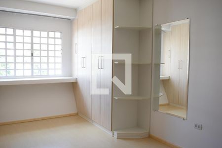 Quarto 1 de casa de condomínio para alugar com 3 quartos, 117m² em Bacacheri, Curitiba