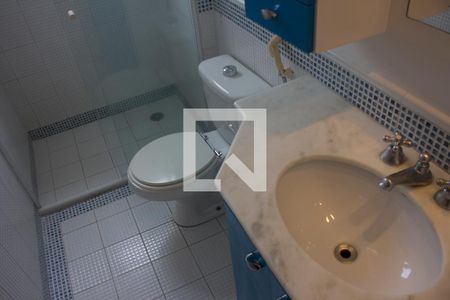 Banheiro de apartamento para alugar com 1 quarto, 53m² em Vila Suzana, São Paulo