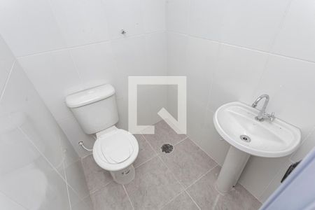 Casa à venda com 108m², 4 quartos e 1 vaga Casa à venda com 108m², 4 quartos e 1 vagaBanheiro