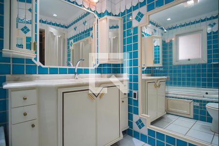 Apartamento à venda com 212m², 3 quartos e 2 vagasBanheiro da Suíte