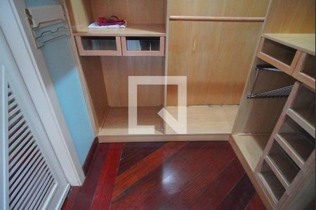 Apartamento à venda com 212m², 3 quartos e 2 vagasCloset