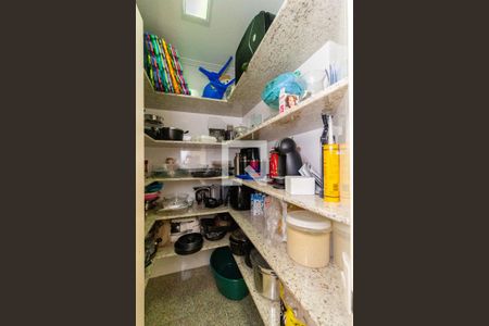 Casa à venda com 550m², 5 quartos e 6 vagasDespensa