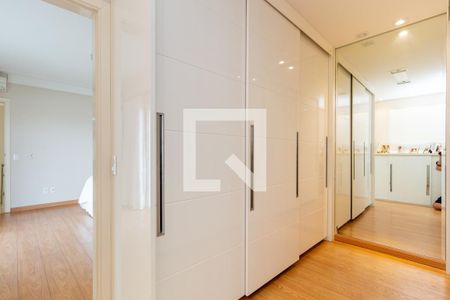 Casa à venda com 550m², 5 quartos e 6 vagasCloset - Suíte 4