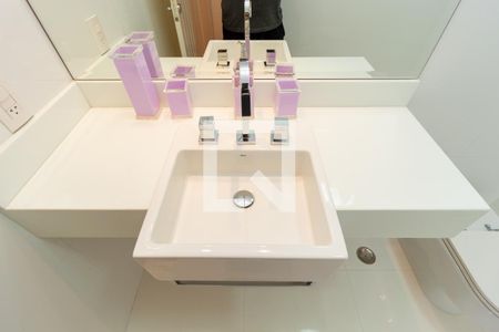 Casa à venda com 550m², 5 quartos e 6 vagasDetalhe Banheiro - Suíte 3