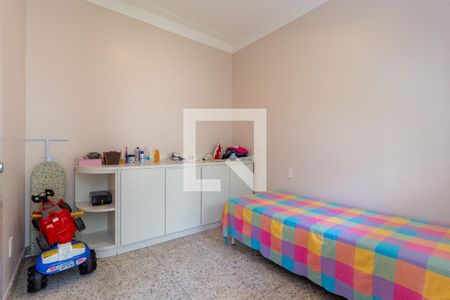 Casa à venda com 550m², 5 quartos e 6 vagasQuarto - Área de Serviço