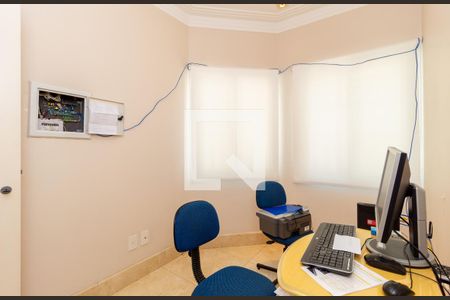 Casa à venda com 550m², 5 quartos e 6 vagasEscritório