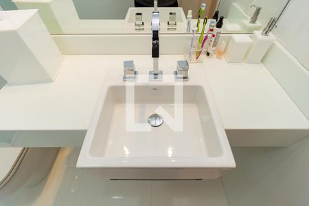 Casa à venda com 550m², 5 quartos e 6 vagasDetalhe Banheiro - Suíte 2