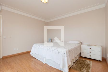 Casa à venda com 550m², 5 quartos e 6 vagasSuíte 4