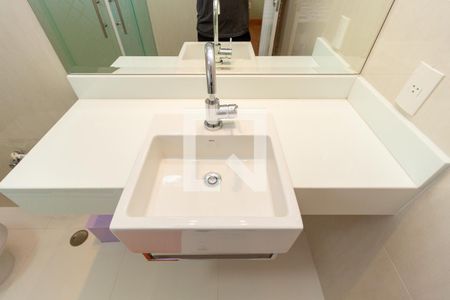 Casa à venda com 550m², 5 quartos e 6 vagasDetalhe Banheiro - Suíte 1