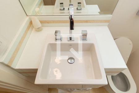 Casa à venda com 550m², 5 quartos e 6 vagasDetalhe - Lavabo