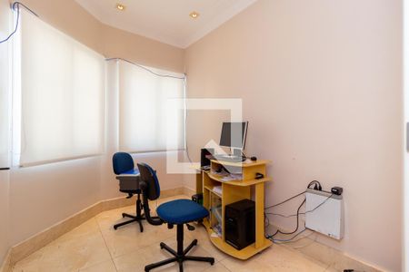 Casa à venda com 550m², 5 quartos e 6 vagasEscritório