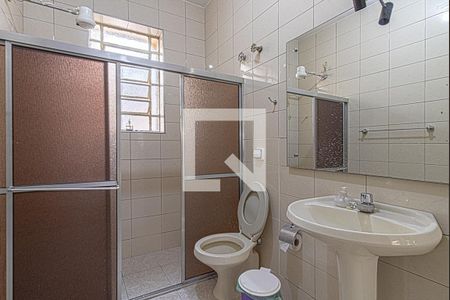 banheiro social de casa de condomínio à venda com 2 quartos, 114m² em Ipiranga, São Paulo