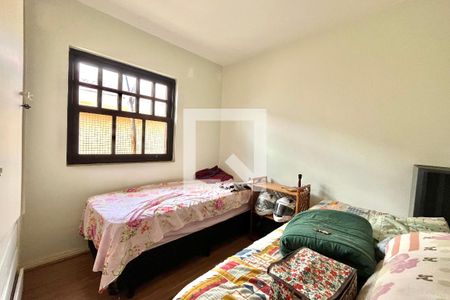 Casa à venda com 200m², 4 quartos e 2 vagas Casa à venda com 200m², 4 quartos e 2 vagasQuarto 2