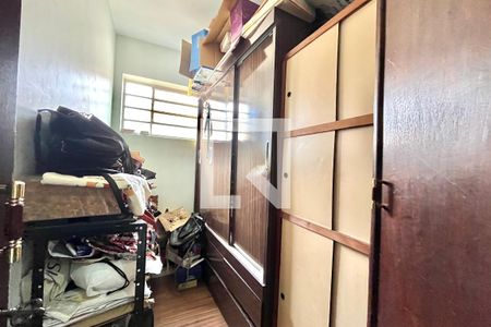 Casa à venda com 200m², 4 quartos e 2 vagas Casa à venda com 200m², 4 quartos e 2 vagasCloset da suíte