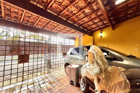 Casa à venda com 200m², 4 quartos e 2 vagas Casa à venda com 200m², 4 quartos e 2 vagasGaragem