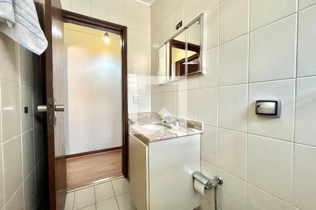 Casa à venda com 200m², 4 quartos e 2 vagas Casa à venda com 200m², 4 quartos e 2 vagasBanheiro