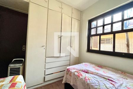 Casa à venda com 200m², 4 quartos e 2 vagas Casa à venda com 200m², 4 quartos e 2 vagasQuarto 2