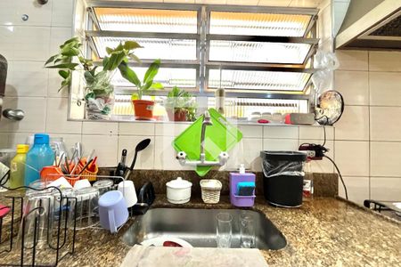 Casa à venda com 200m², 4 quartos e 2 vagas Casa à venda com 200m², 4 quartos e 2 vagasCozinha