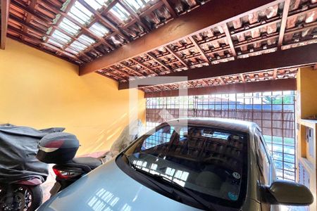 Casa à venda com 200m², 4 quartos e 2 vagas Casa à venda com 200m², 4 quartos e 2 vagasGaragem