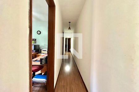 Casa à venda com 200m², 4 quartos e 2 vagas Casa à venda com 200m², 4 quartos e 2 vagasCorredor