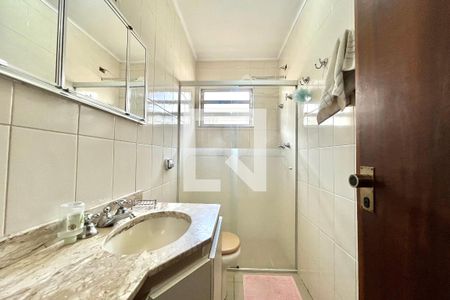 Casa à venda com 200m², 4 quartos e 2 vagas Casa à venda com 200m², 4 quartos e 2 vagasBanheiro