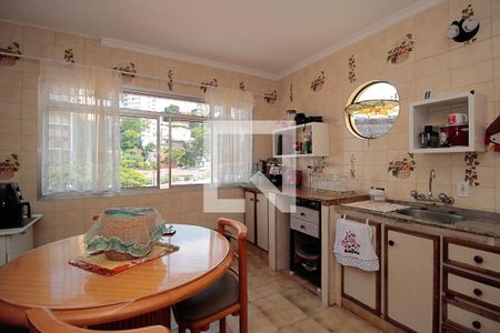 Casa à venda com 322m², 4 quartos e 3 vagasCozinha