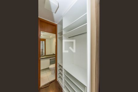 Apartamento para alugar com 107m², 4 quartos e 3 vagas Apartamento para alugar com 107m², 4 quartos e 3 vagasCloset da suíte