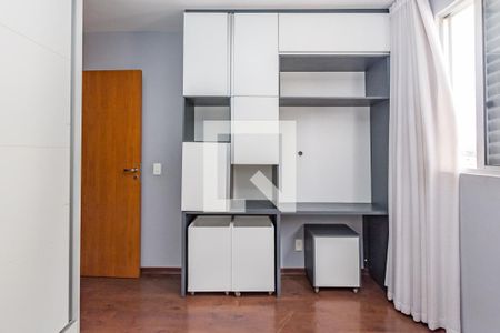 Apartamento para alugar com 107m², 4 quartos e 3 vagas Apartamento para alugar com 107m², 4 quartos e 3 vagasQuarto 2