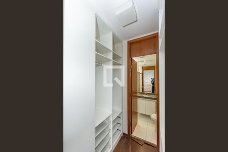 Apartamento para alugar com 107m², 4 quartos e 3 vagas Apartamento para alugar com 107m², 4 quartos e 3 vagasCloset da suíte