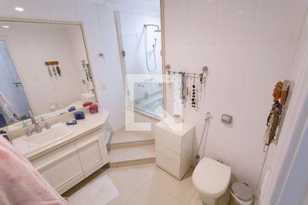 Apartamento à venda com 230m², 3 quartos e 1 vagaBanheiro da Suíte 1
