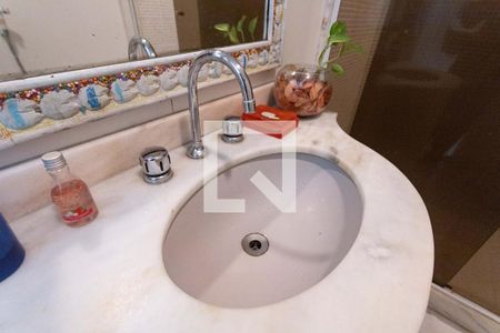 Apartamento à venda com 230m², 3 quartos e 1 vagaBanheiro da Suíte 2