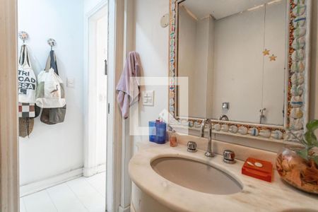 Apartamento à venda com 230m², 3 quartos e 1 vagaBanheiro da Suíte 2