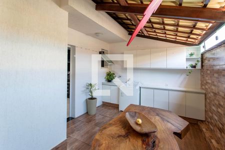 Apartamento à venda com 110m², 2 quartos e 1 vagaÁrea de Serviço