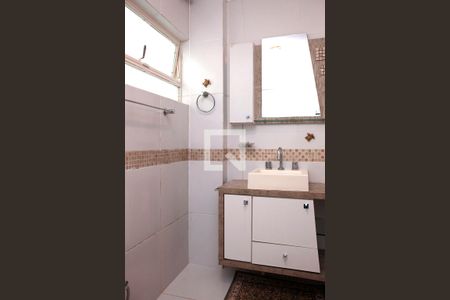 Banheiro de apartamento à venda com 1 quarto, 48m² em Moinhos de Vento, Porto Alegre
