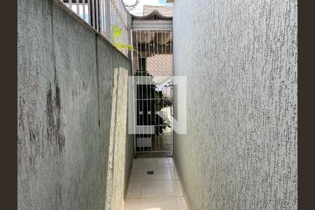Casa à venda com 100m², 2 quartos e 1 vagaCorredor lateral